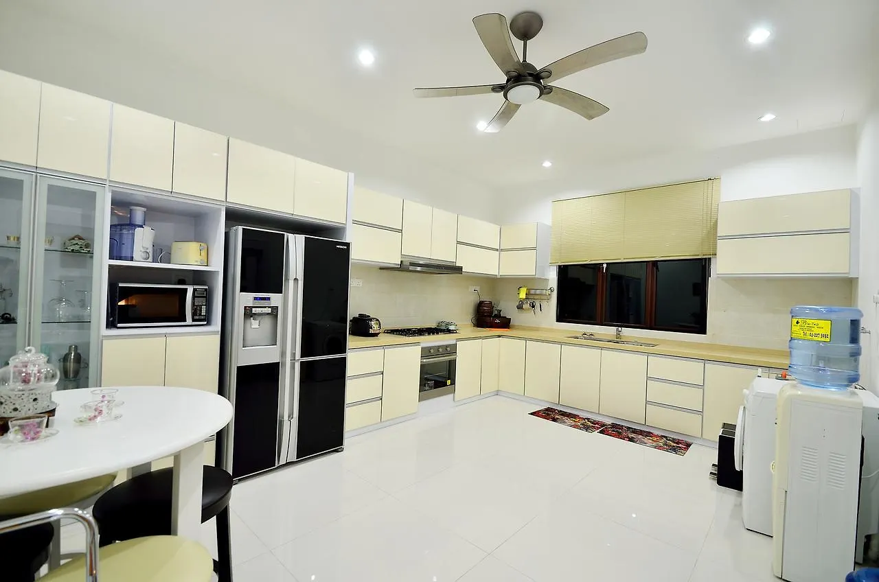 Hilltop Villa George Town 0*,  Malesia